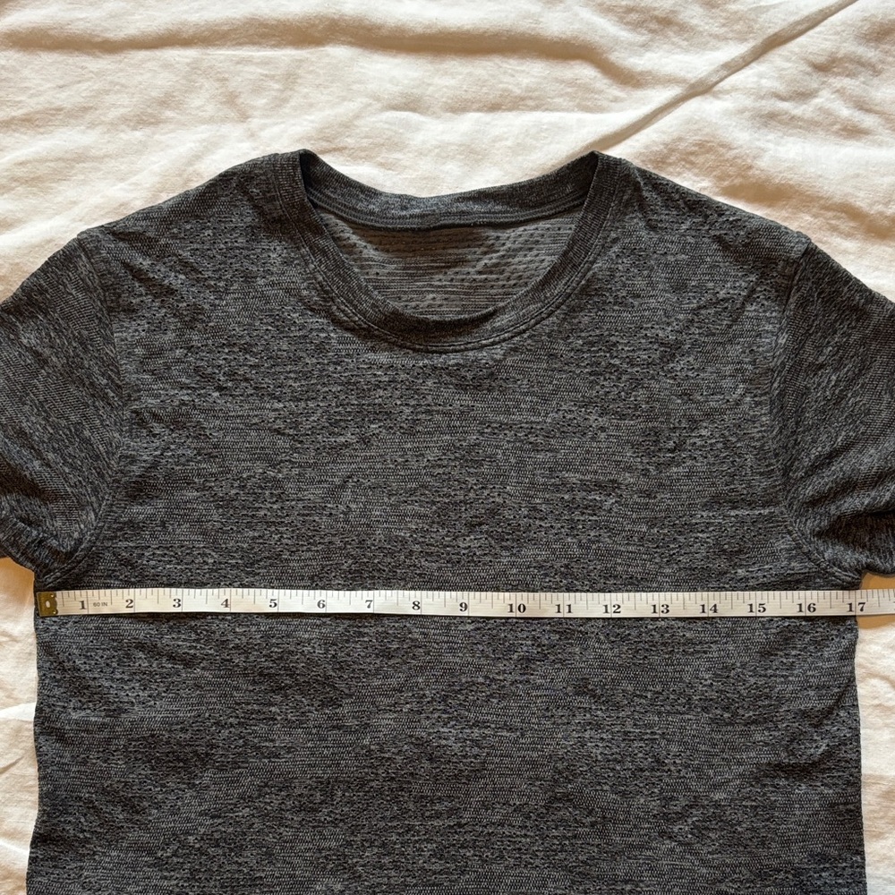 Lululemon Swiftly Breathe Crew in Black/White - Picture 2 of 5